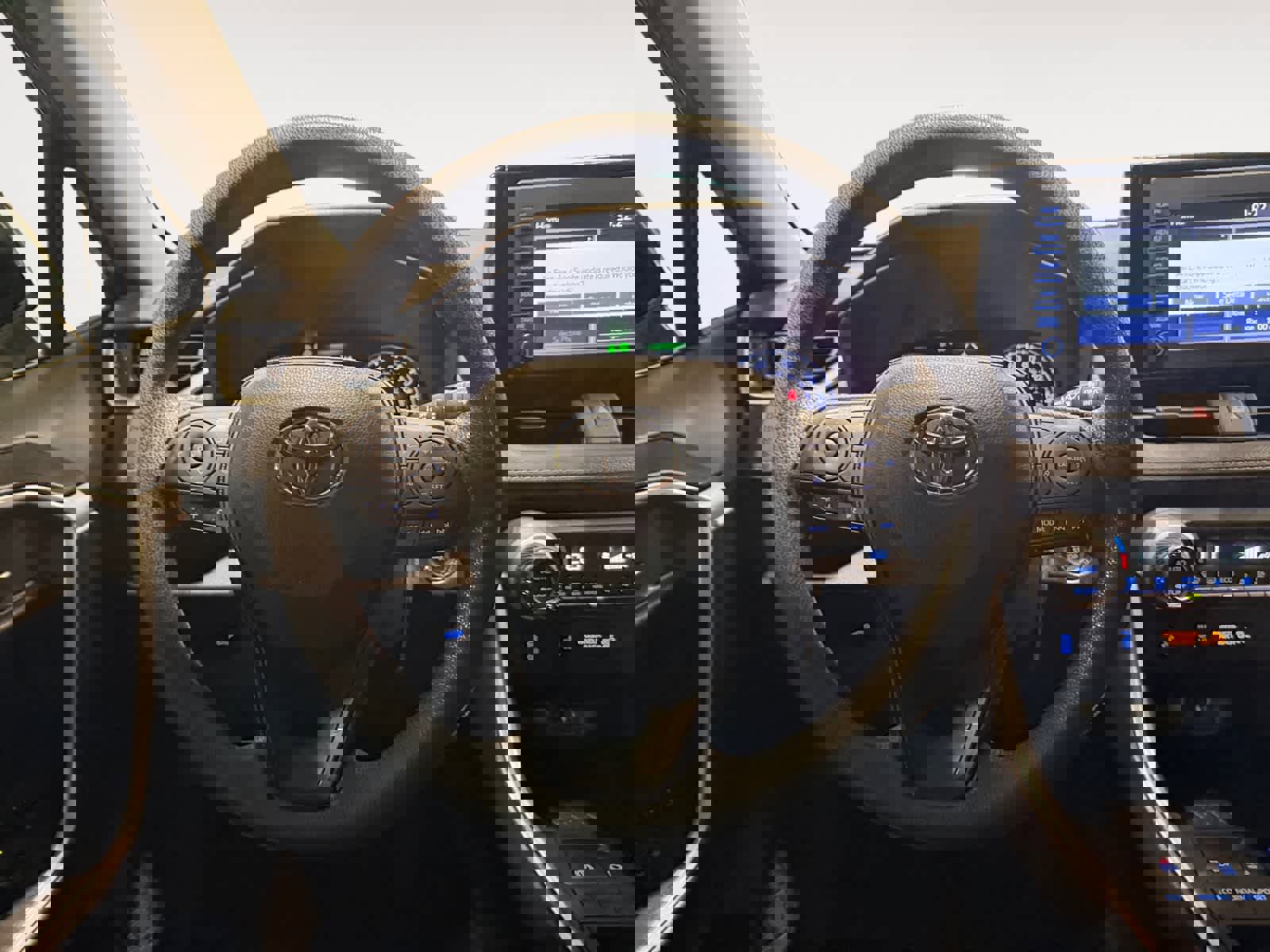 Used 2019 Toyota RAV4 XLE w/ Convenience Package FWD image 13