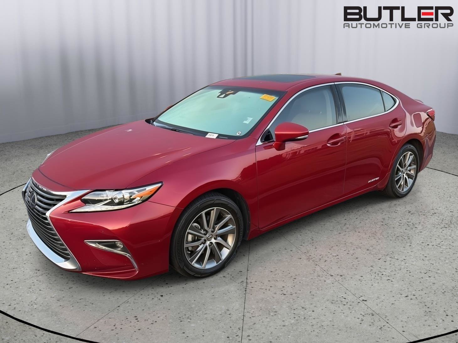 Used 2018 Lexus ES 300h w/ Luxury Package FWD image 2
