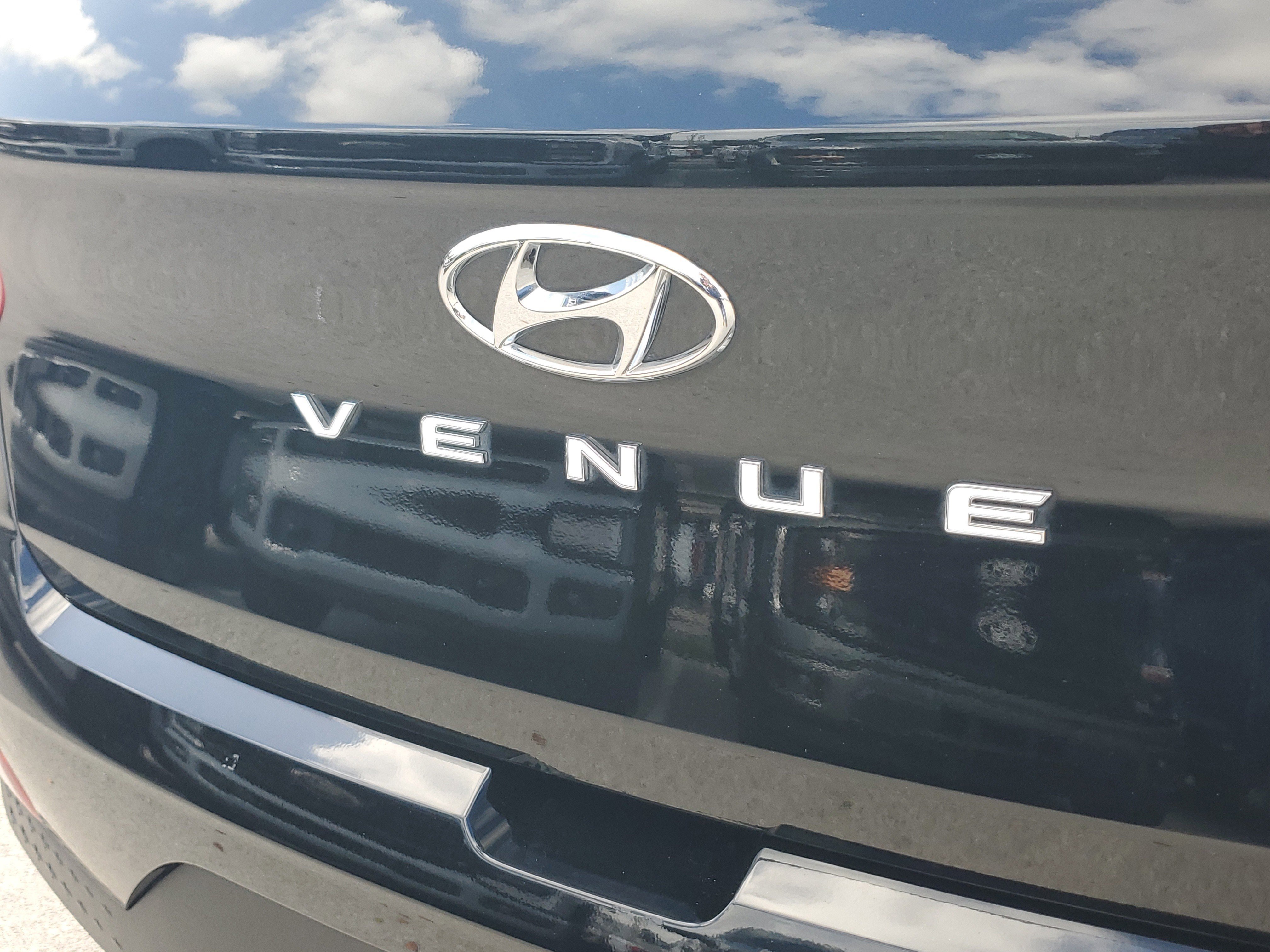 Used 2024 Hyundai Venue SEL image 30