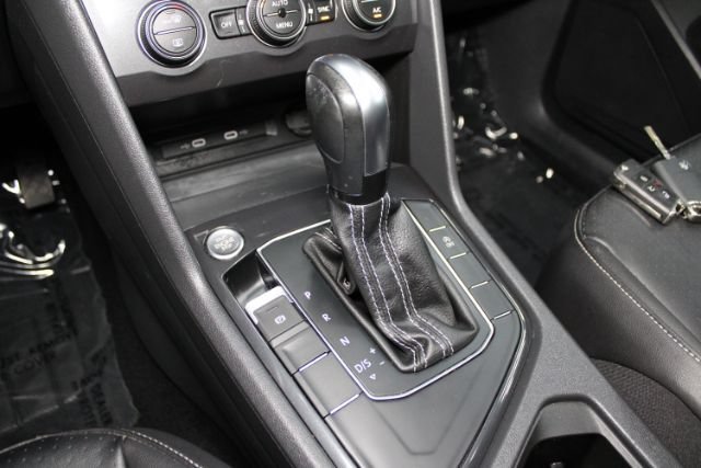 Used 2021 Volkswagen Tiguan SE w/ Panoramic Sunroof Package FWD image 13