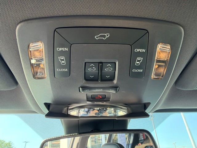 Used 2023 Toyota Sienna XSE AWD/4WD image 23