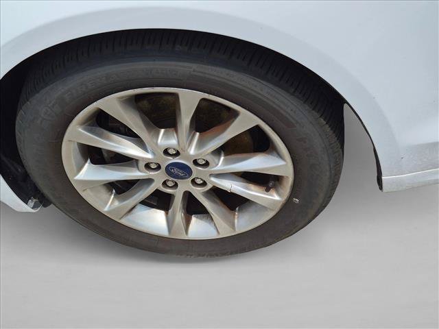 Used 2017 Ford Fusion SE FWD image 12