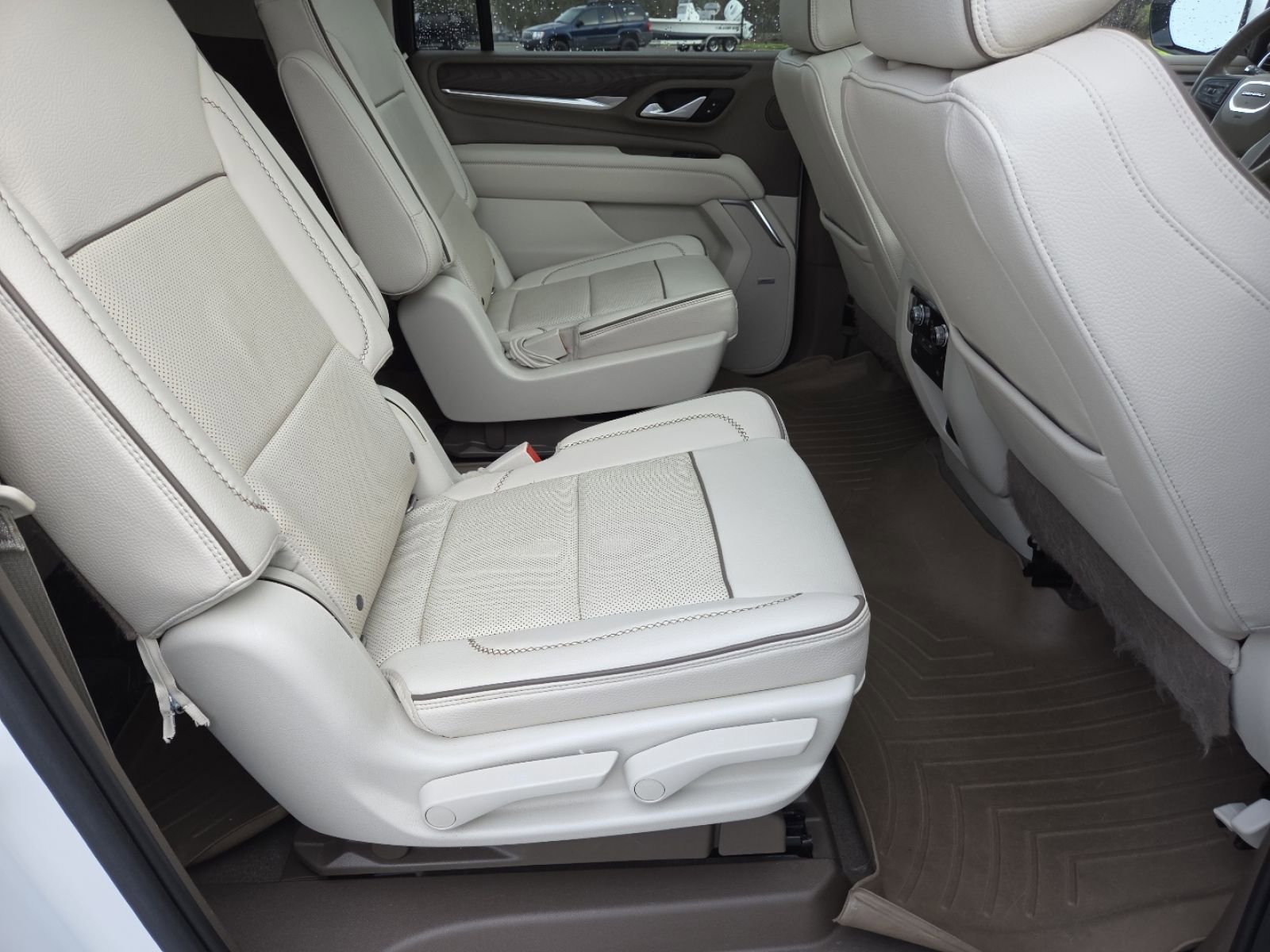 Used 2022 GMC Yukon XL Denali image 28