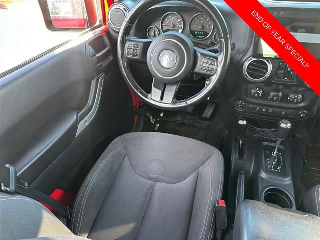 Used 2015 Jeep Wrangler Unlimited Rubicon w/ Connectivity Group image 4