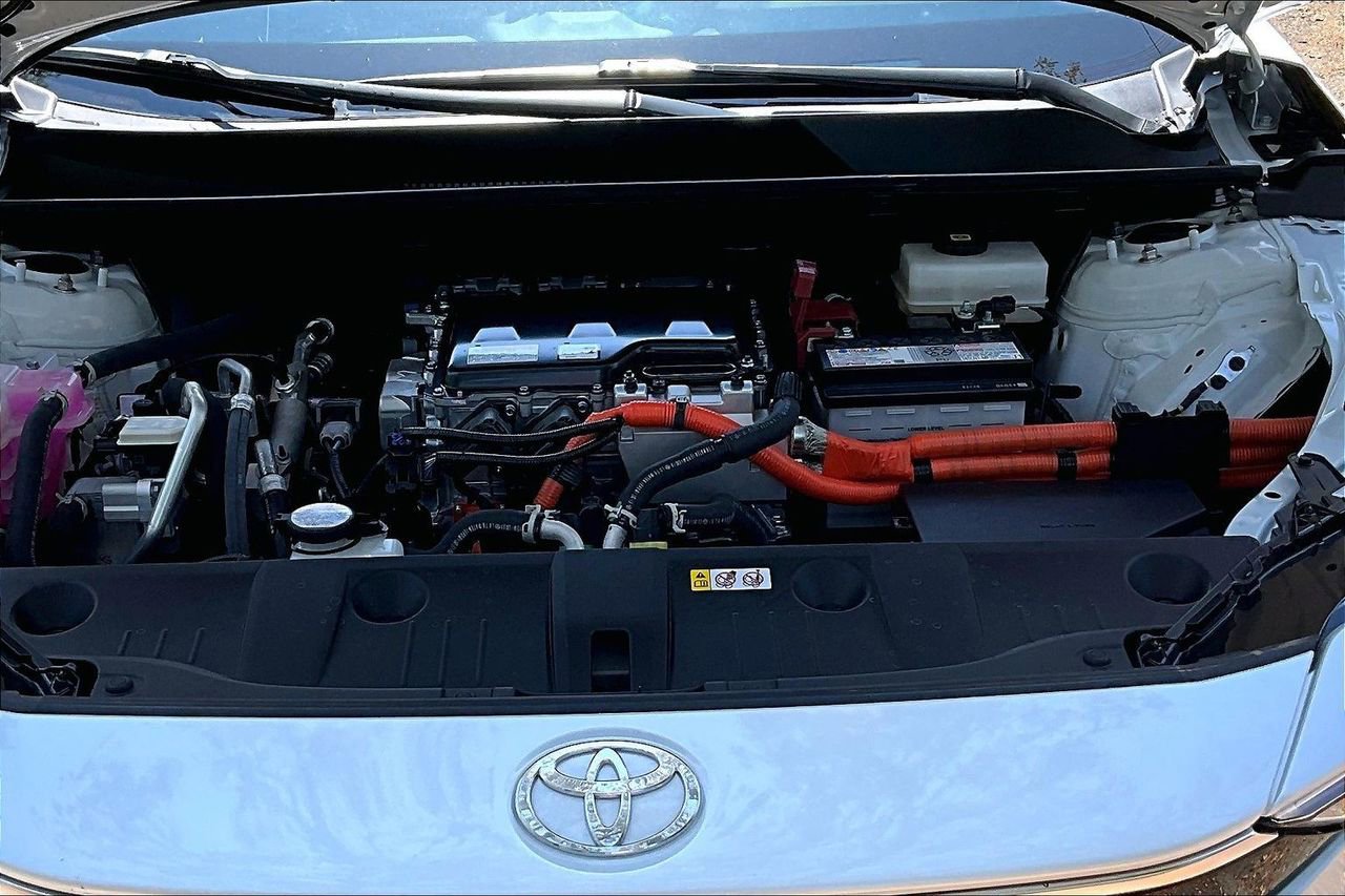 Used 2025 Toyota bZ4X AWD image 31