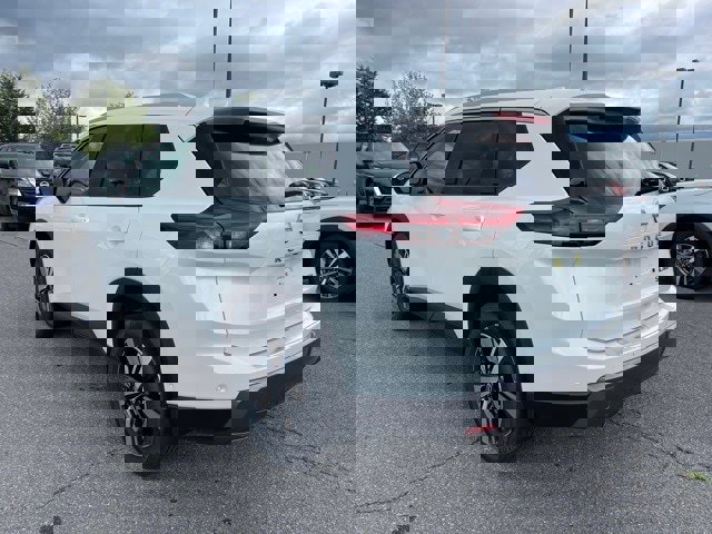 New 2025 Nissan Rogue SL w/ Tech Package image 7