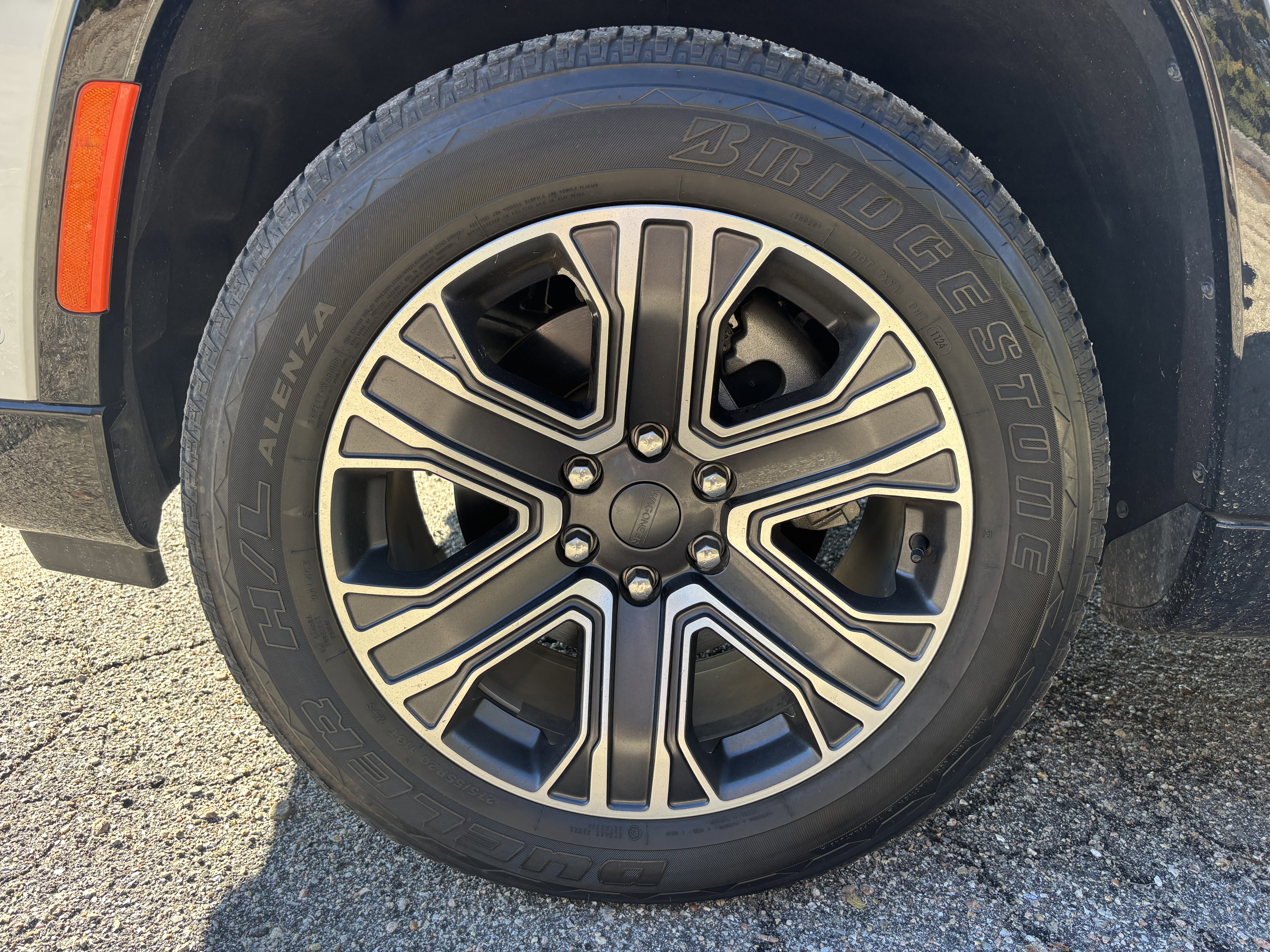 Used 2024 Jeep Wagoneer 4WD w/ Premium Group I image 33