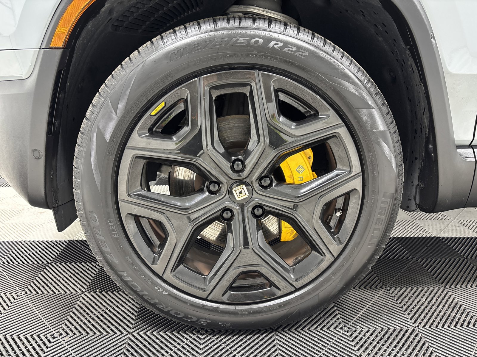 Used 2022 Rivian R1S Launch Edition image 9