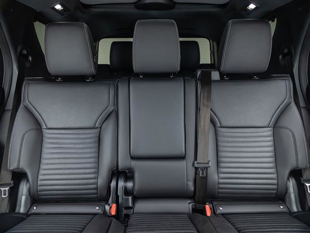 New 2026 Land Rover Discovery Limited Edition image 18