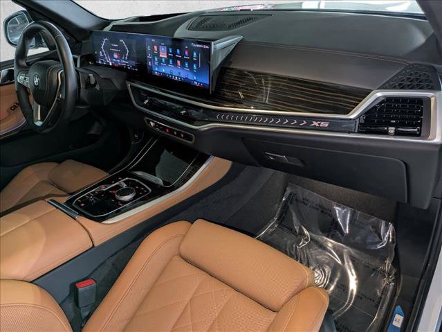 Used 2024 BMW X5 sDrive40i w/ Premium Package RWD image 23