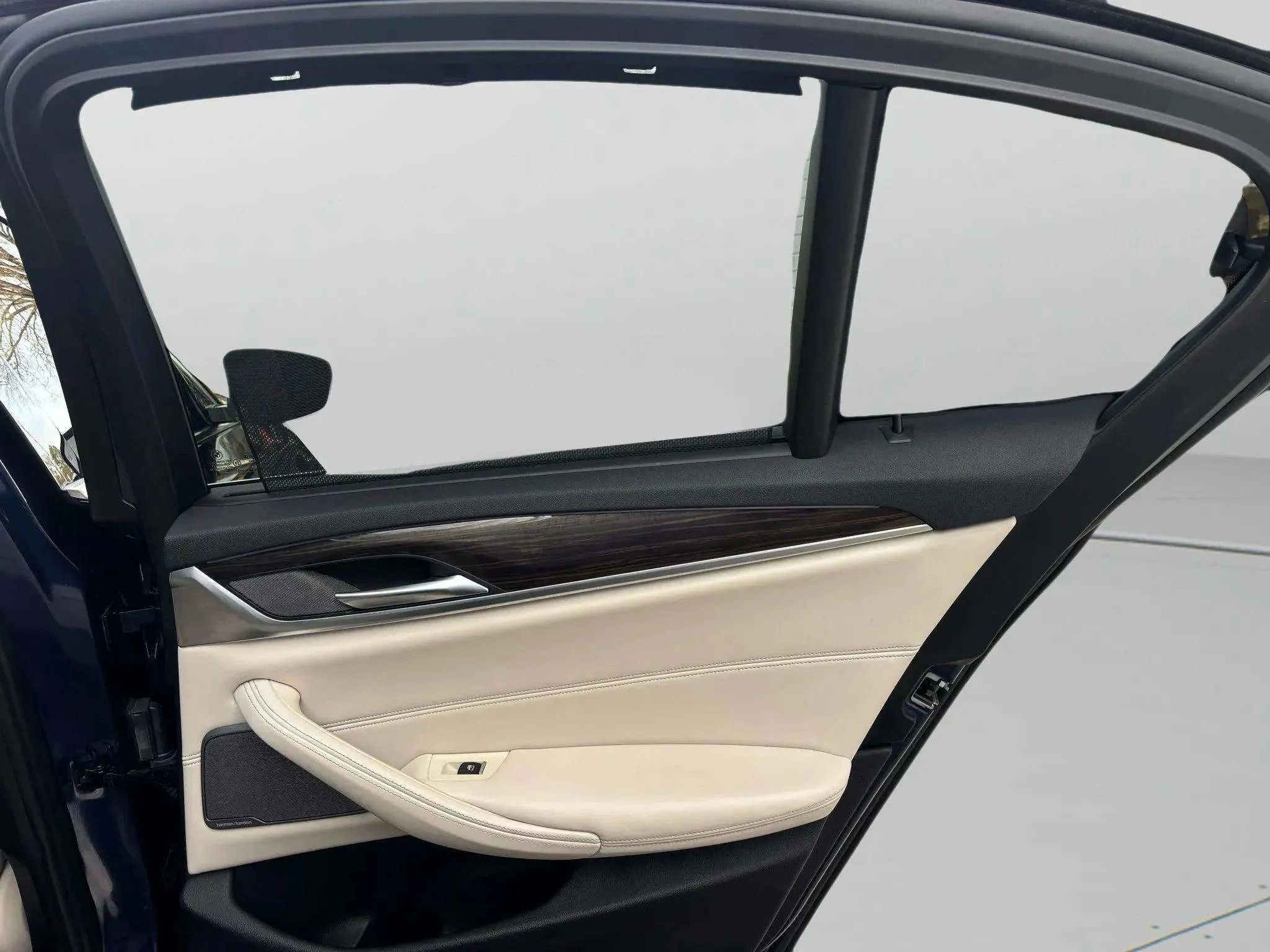 Used 2019 BMW 540i w/ Premium Package image 14