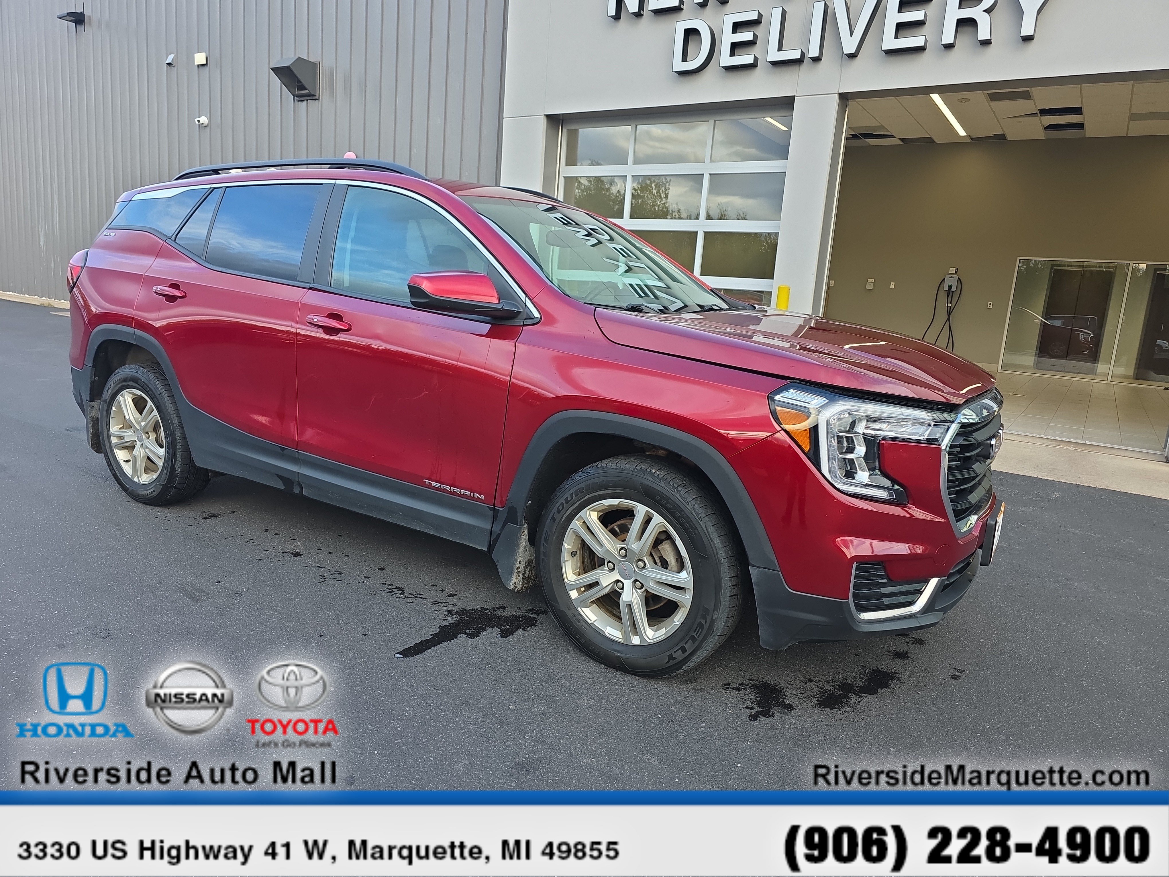 Used 2022 GMC Terrain SLE w/ Driver Convenience Package