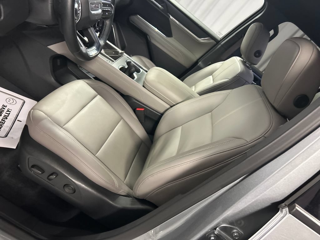 Used 2026 GMC Acadia Elevation w/ Elevation Premium Package FWD image 12