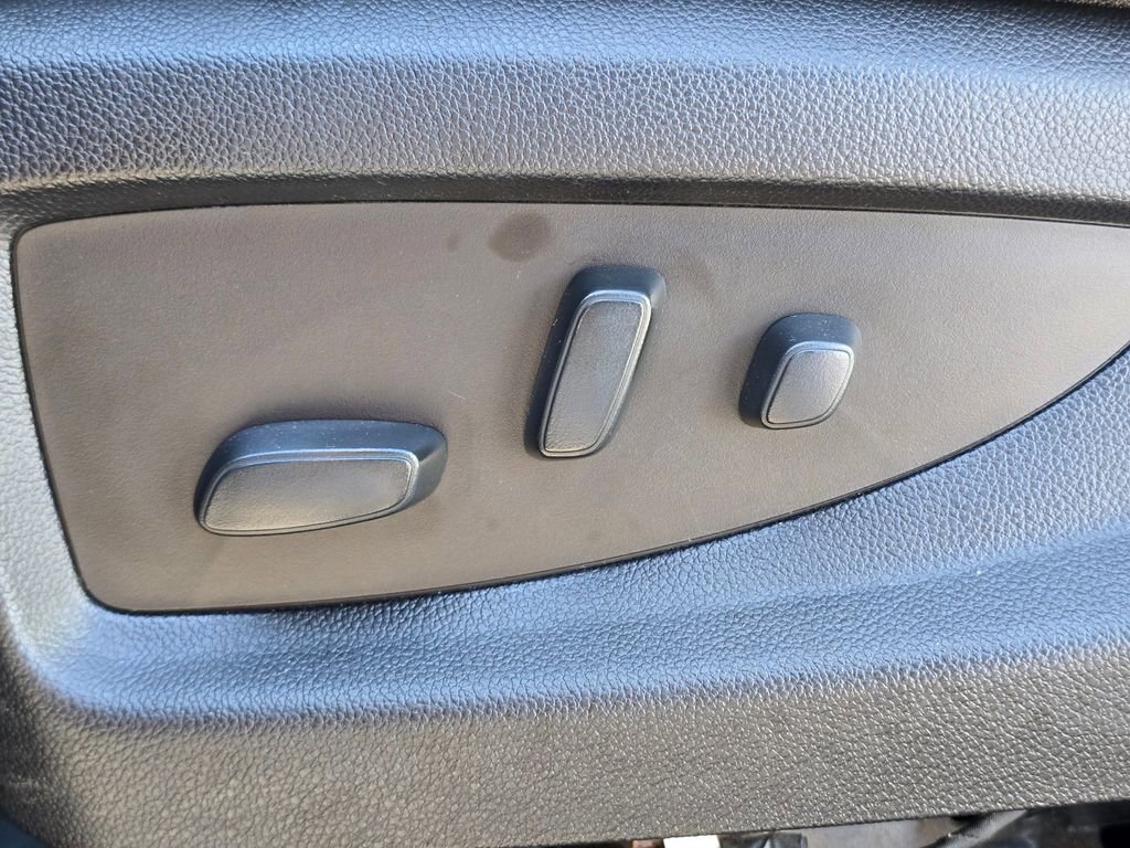 Used 2018 Chevrolet Silverado 1500 LT w/ Texas Edition image 21