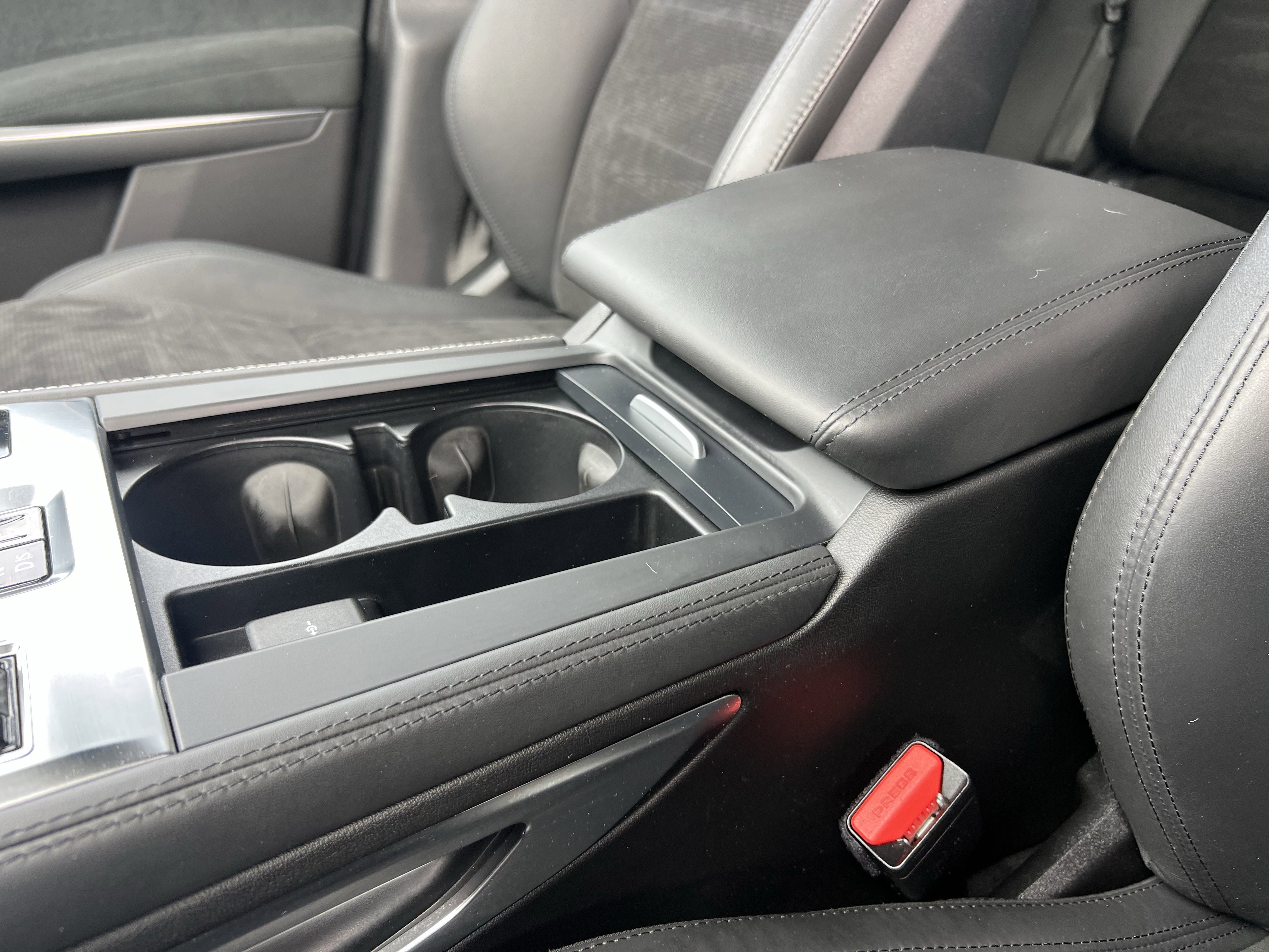 Used 2023 Jaguar F-PACE SVR image 28