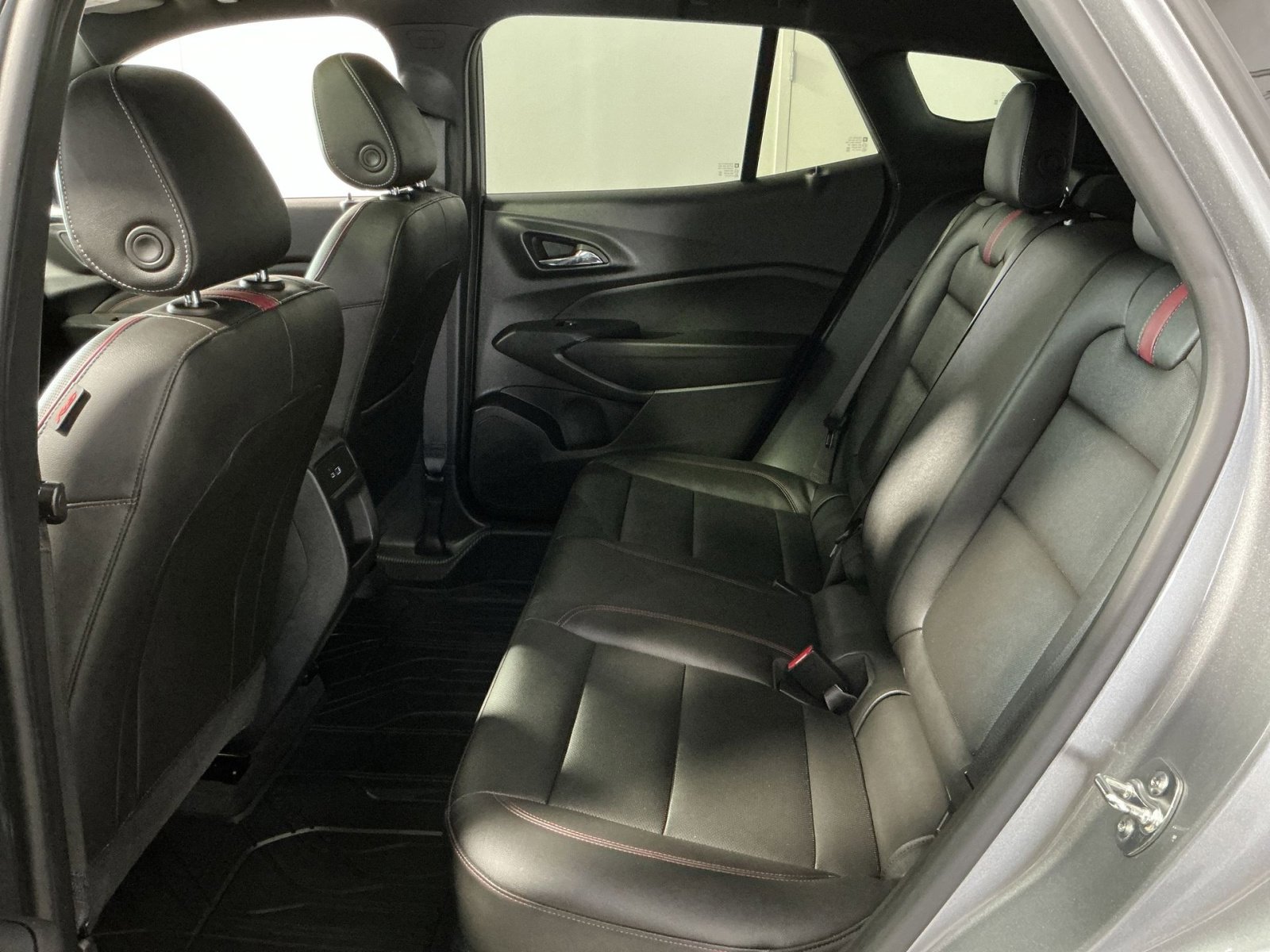 Used 2025 Chevrolet Trax RS w/ Sunroof Package image 31