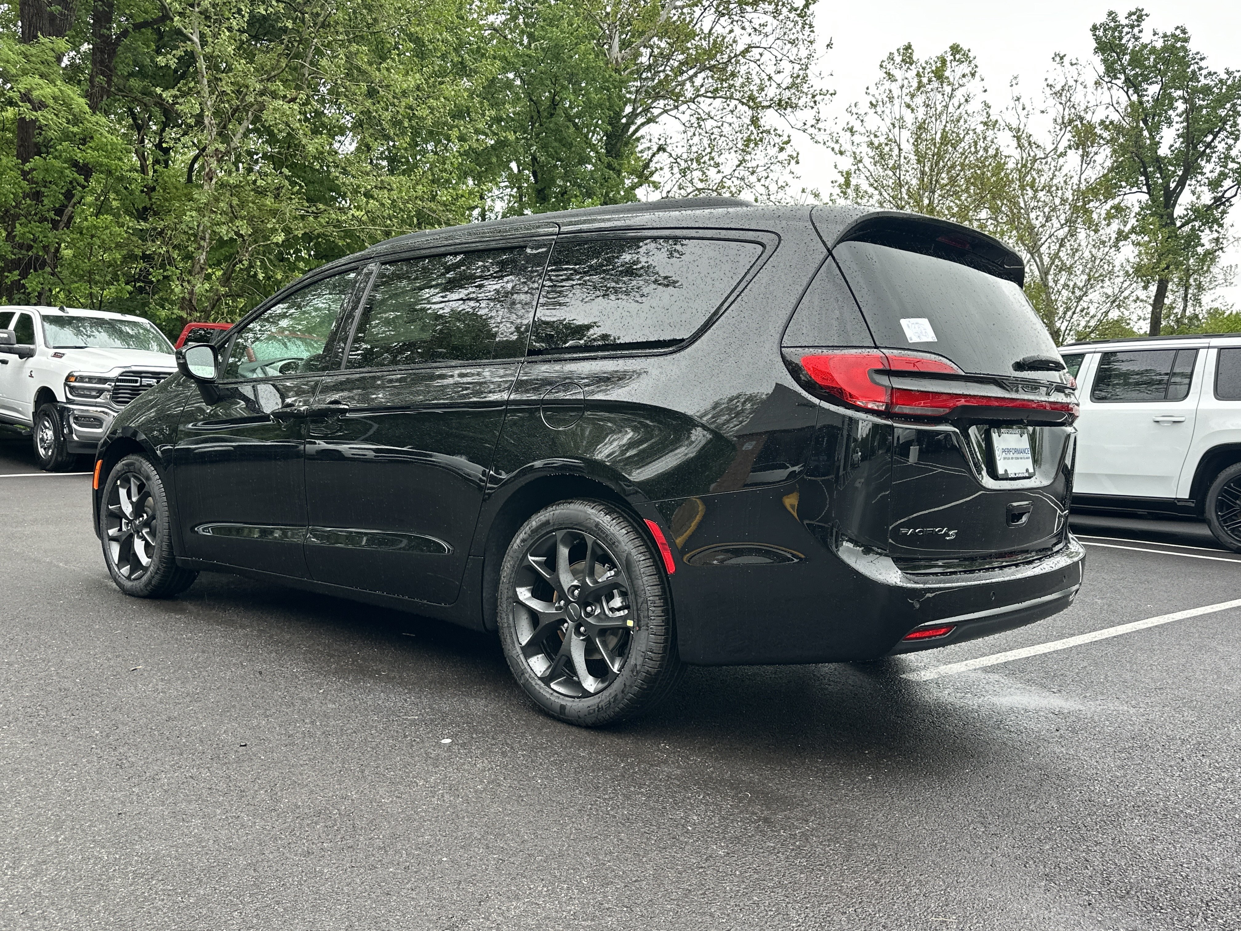 New 2027 Chrysler Pacifica Limited FWD image 25