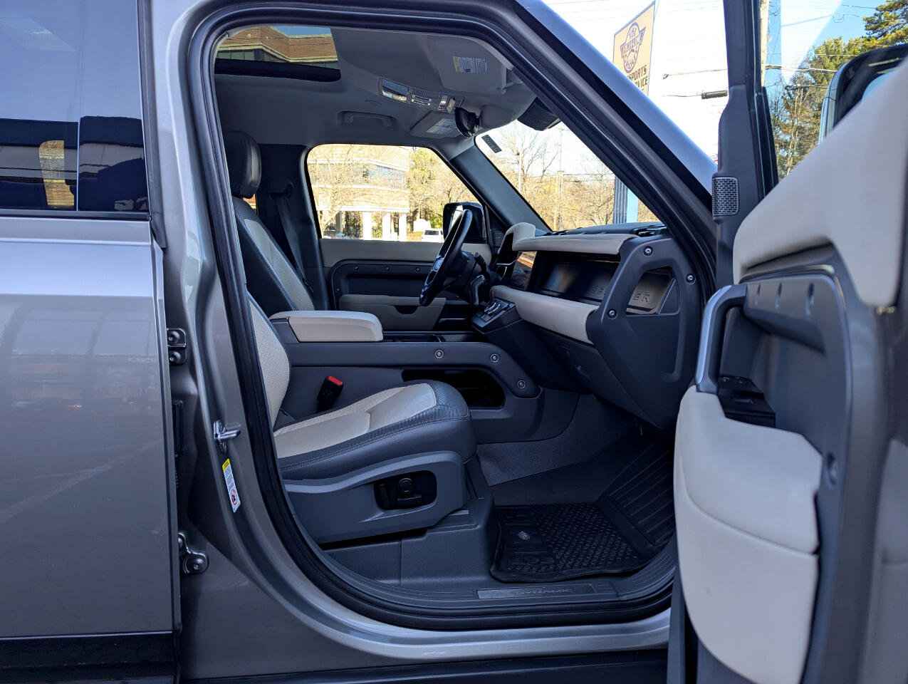 Used 2023 Land Rover Defender 110 X-Dynamic SE image 35