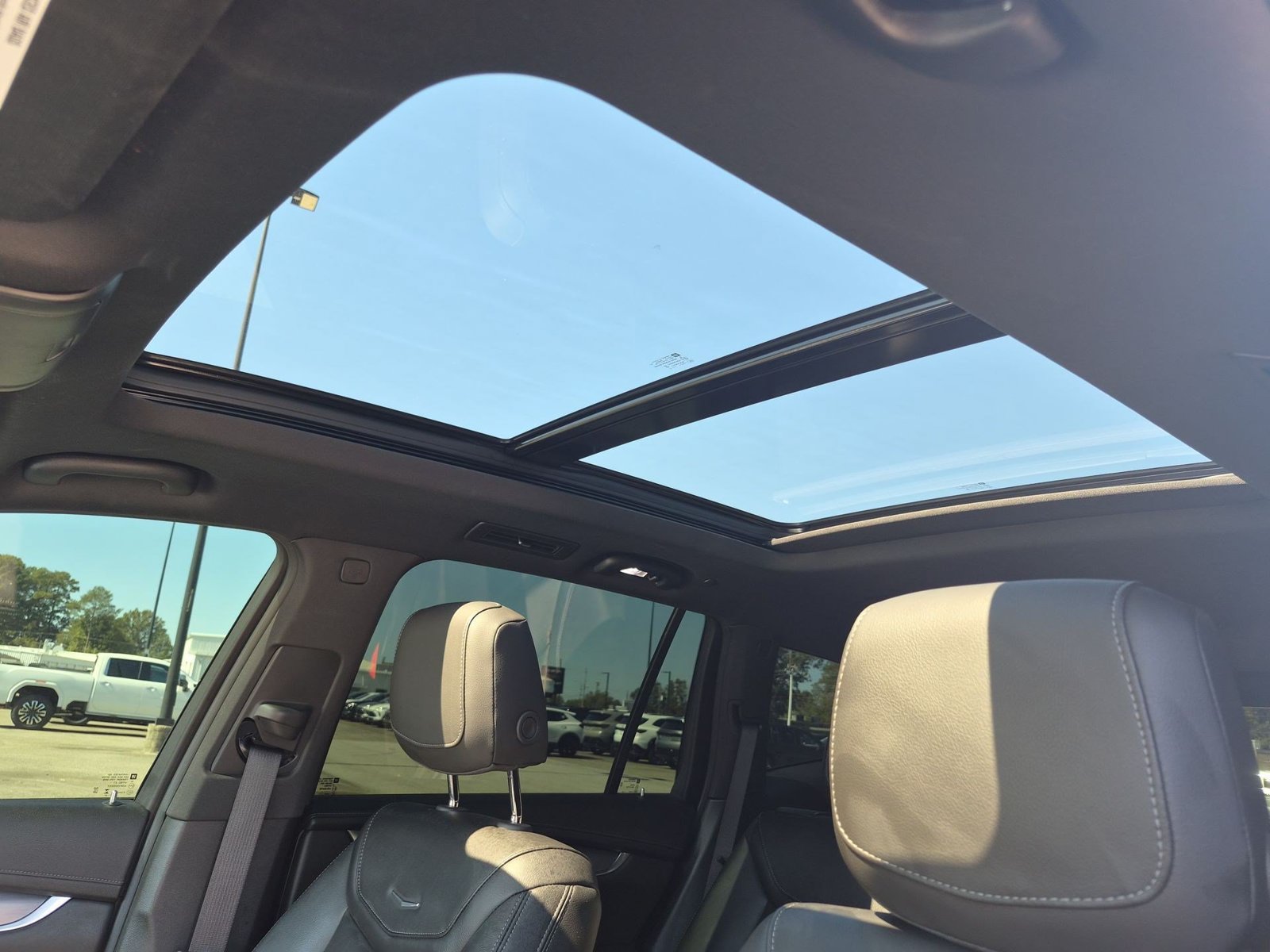 Certified 2024 Cadillac XT6 Luxury w/ LPO, Floor Liner Package AWD/4WD image 19