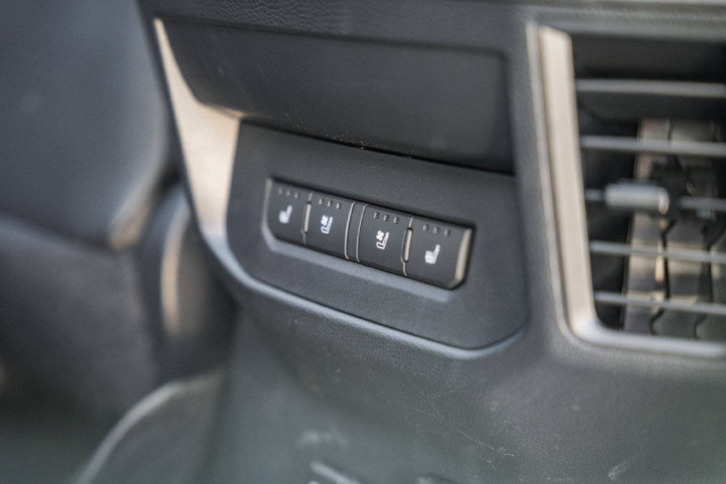 Used 2024 Toyota Tundra Platinum AWD/4WD image 31
