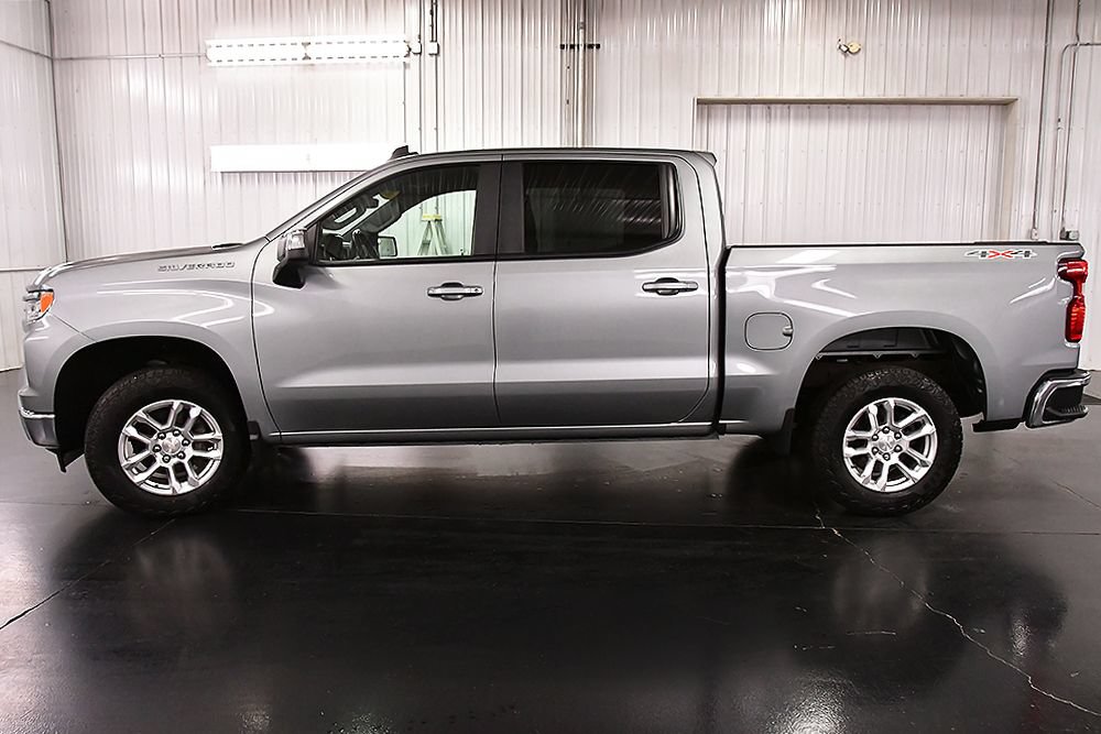 Used 2023 Chevrolet Silverado 1500 LT AWD/4WD image 4