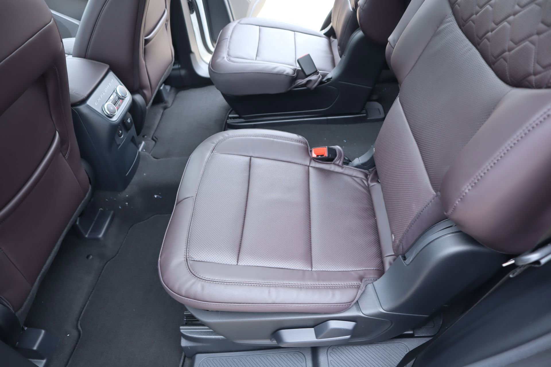 New 2026 Ford Explorer Platinum w/ LUX Leather Package AWD/4WD image 13