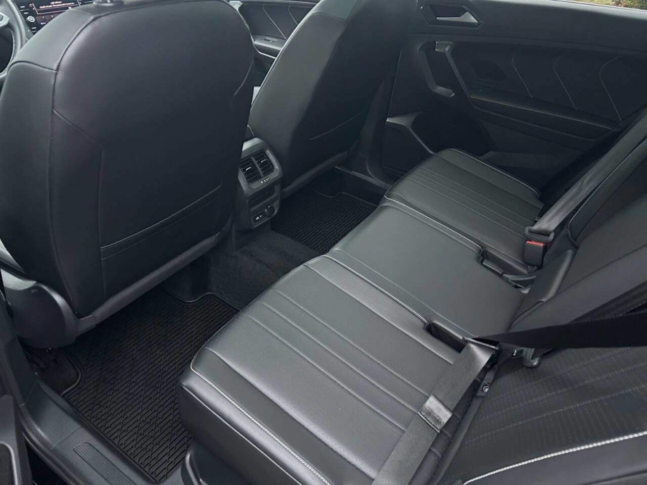Used 2022 Volkswagen Tiguan SE image 38