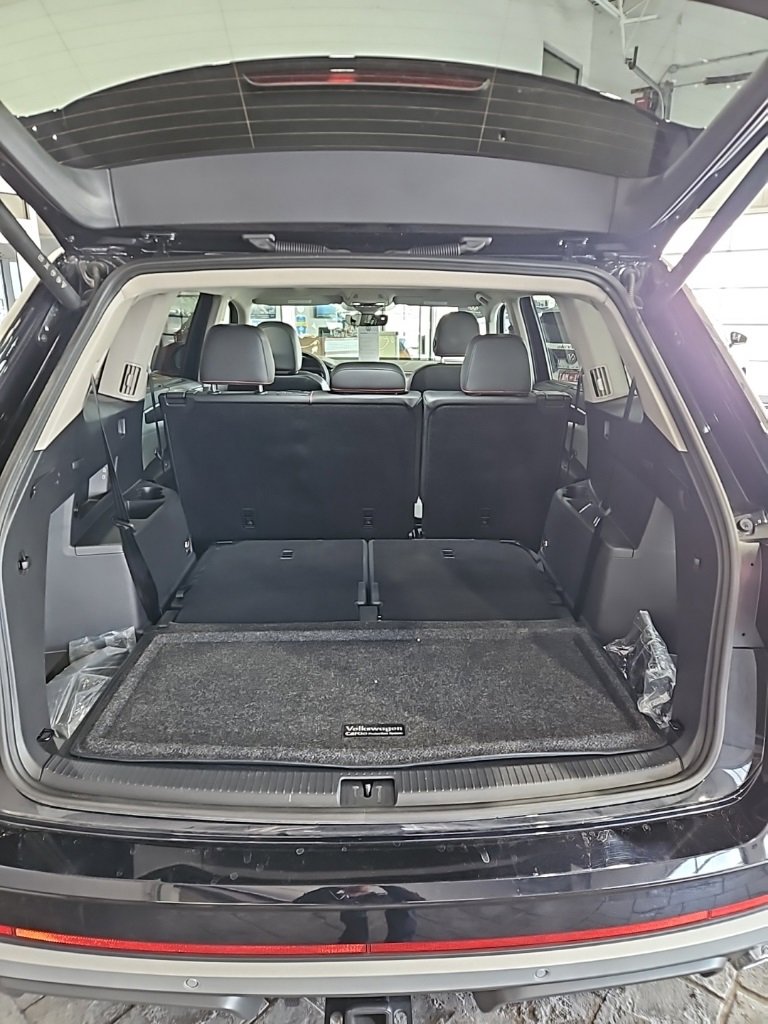 Used 2025 Volkswagen Atlas Peak Edition SE image 21