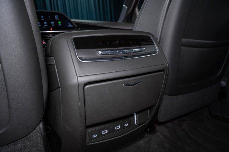 Used 2023 Cadillac Escalade ESV V w/ Heavy-Duty Trailer Package AWD/4WD image 31