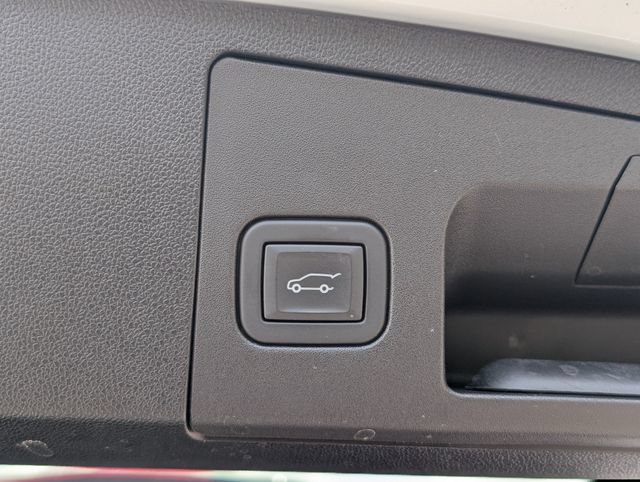 Used 2024 Cadillac XT4 Sport w/ Cold Weather Package AWD/4WD image 29