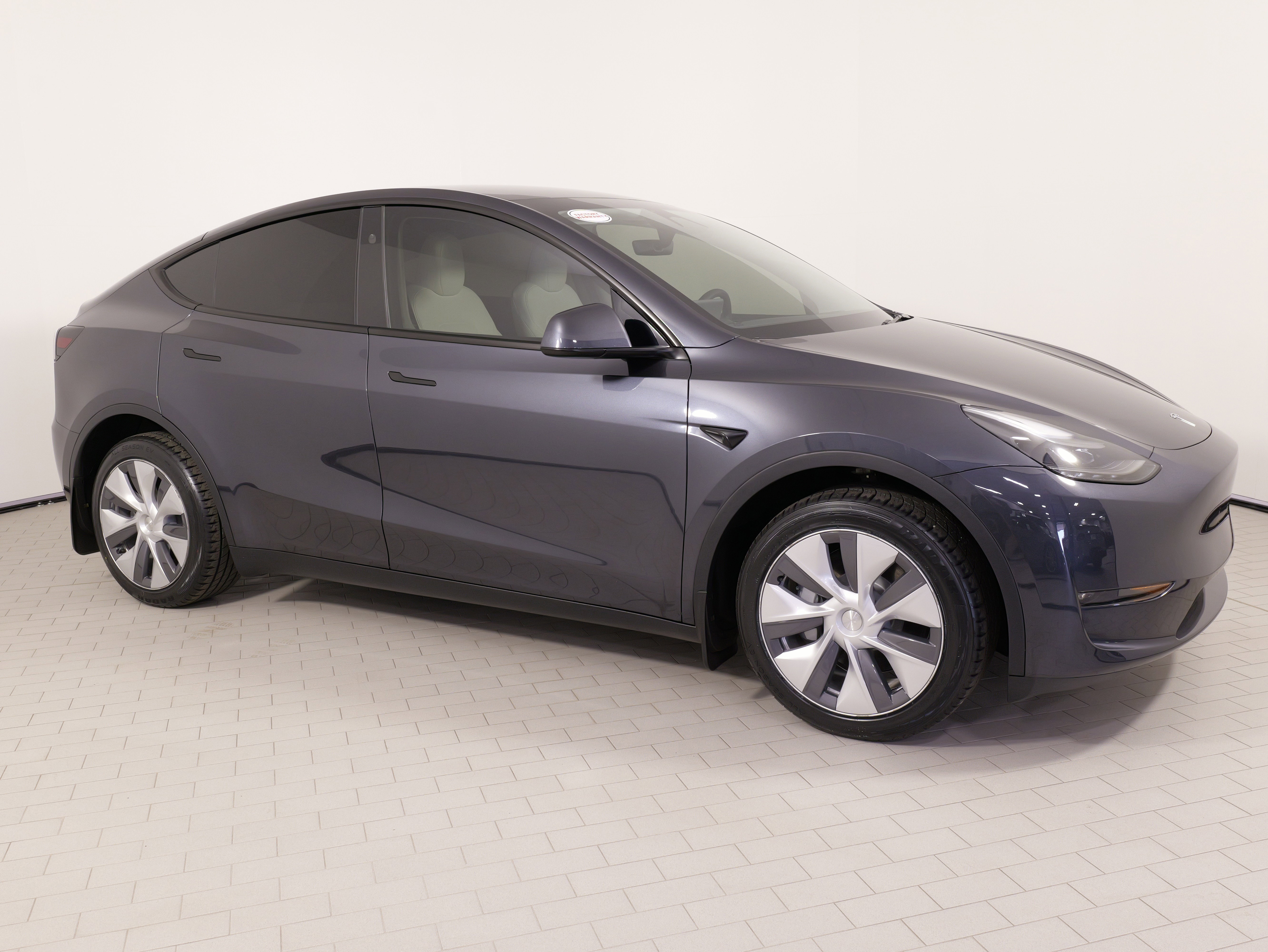 Used 2024 Tesla Model Y Long Range AWD/4WD image 10