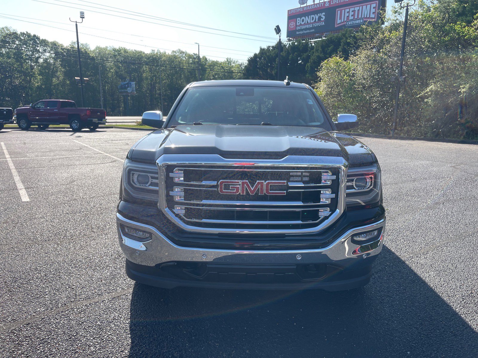 Used 2018 GMC Sierra 1500 SLT image 2