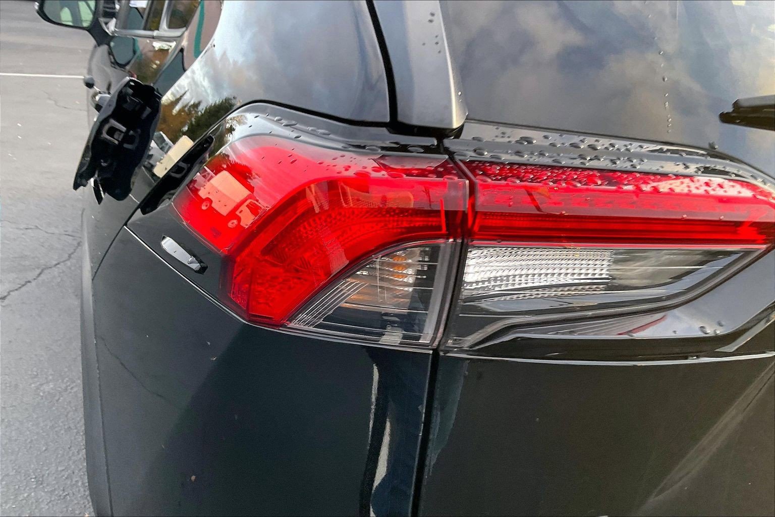 Used 2021 Toyota RAV4 XLE image 28