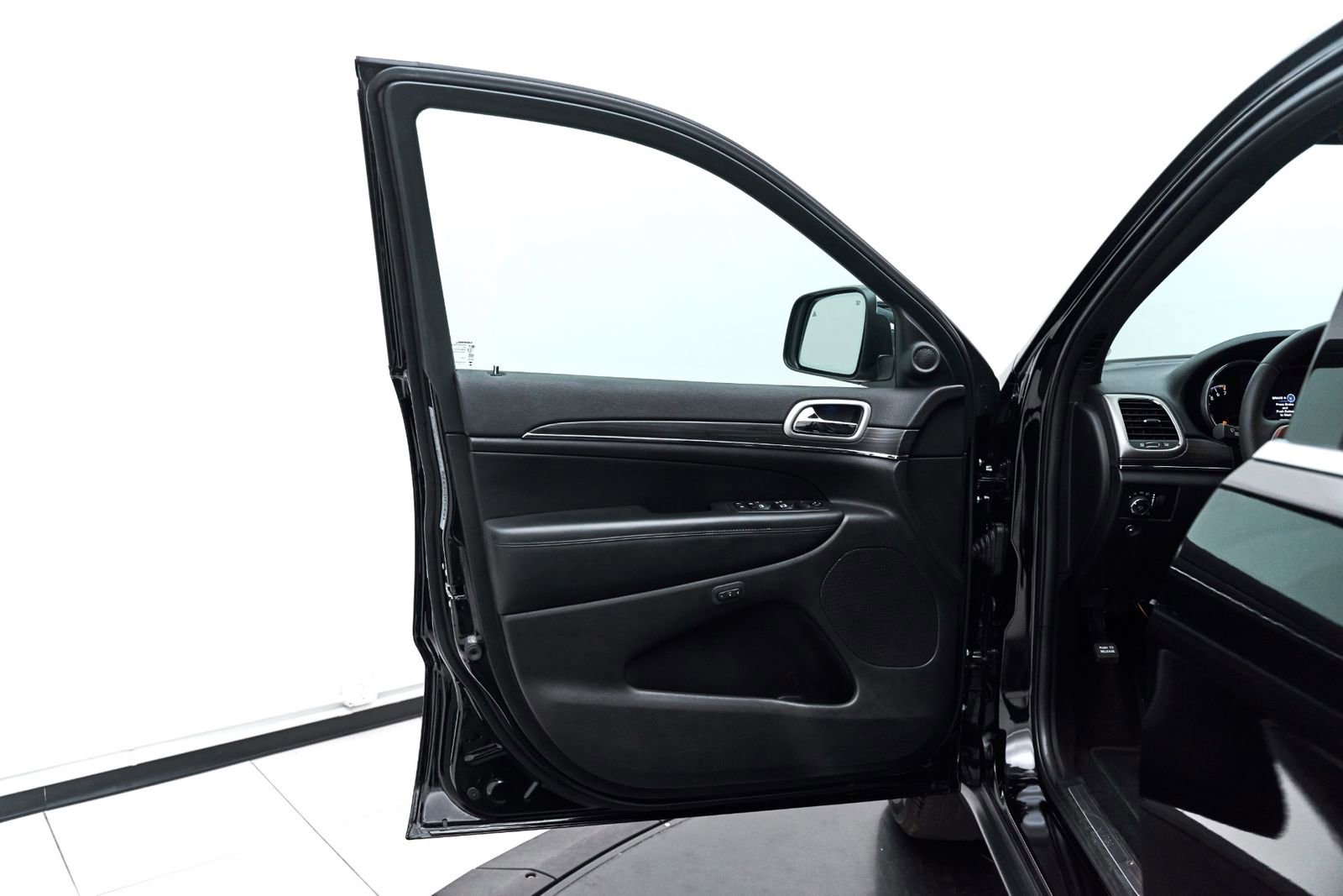 Used 2019 Jeep Grand Cherokee Limited AWD/4WD image 10