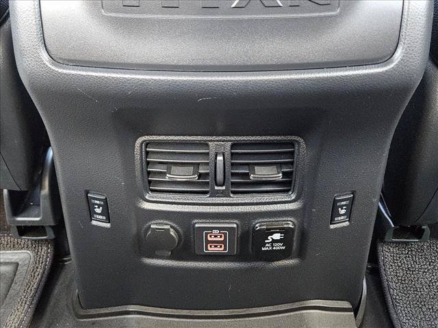 Used 2023 Nissan Titan PRO-4X w/ Pro-4x Convenience Package AWD/4WD image 16