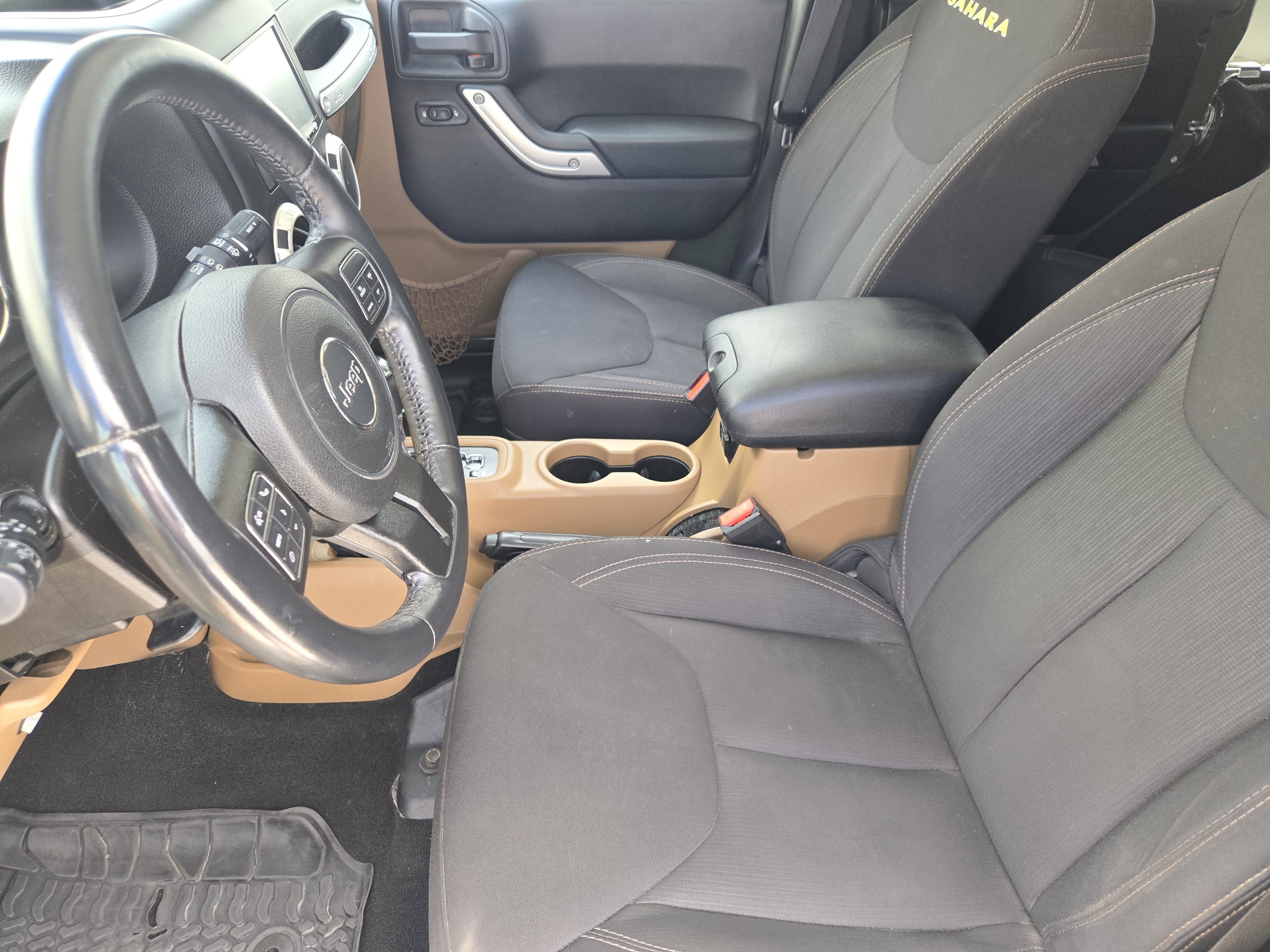 Used 2015 Jeep Wrangler Unlimited Sahara w/ Connectivity Group AWD/4WD image 14