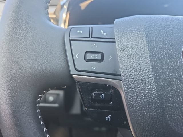 Used 2025 Toyota Camry SE w/ Convenience Package FWD image 15