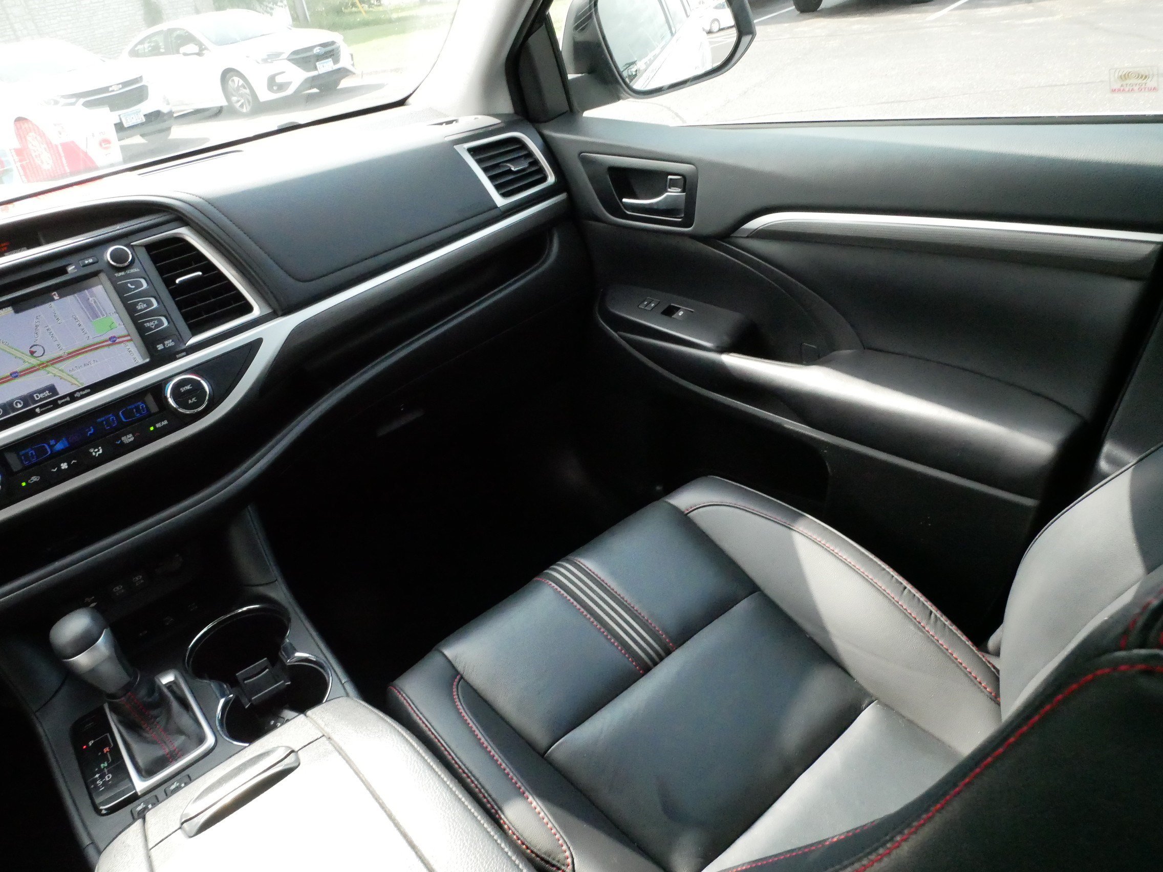 Used 2019 Toyota Highlander SE AWD/4WD image 11