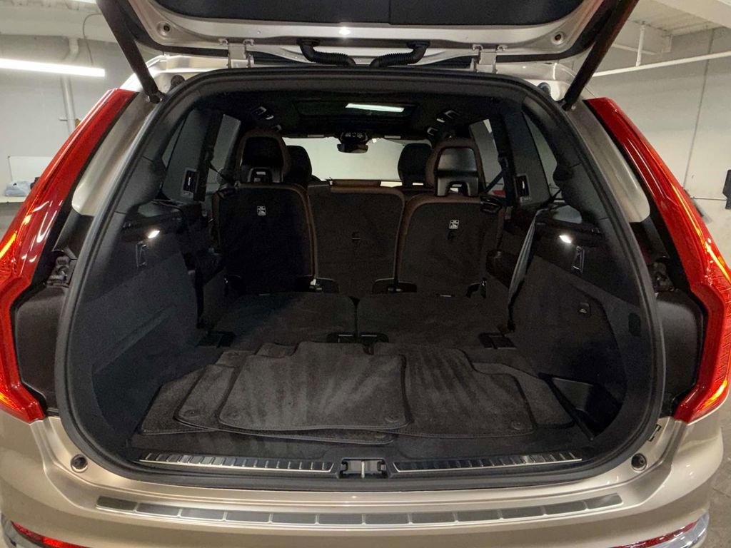 Certified 2025 Volvo XC90 B6 Plus image 17
