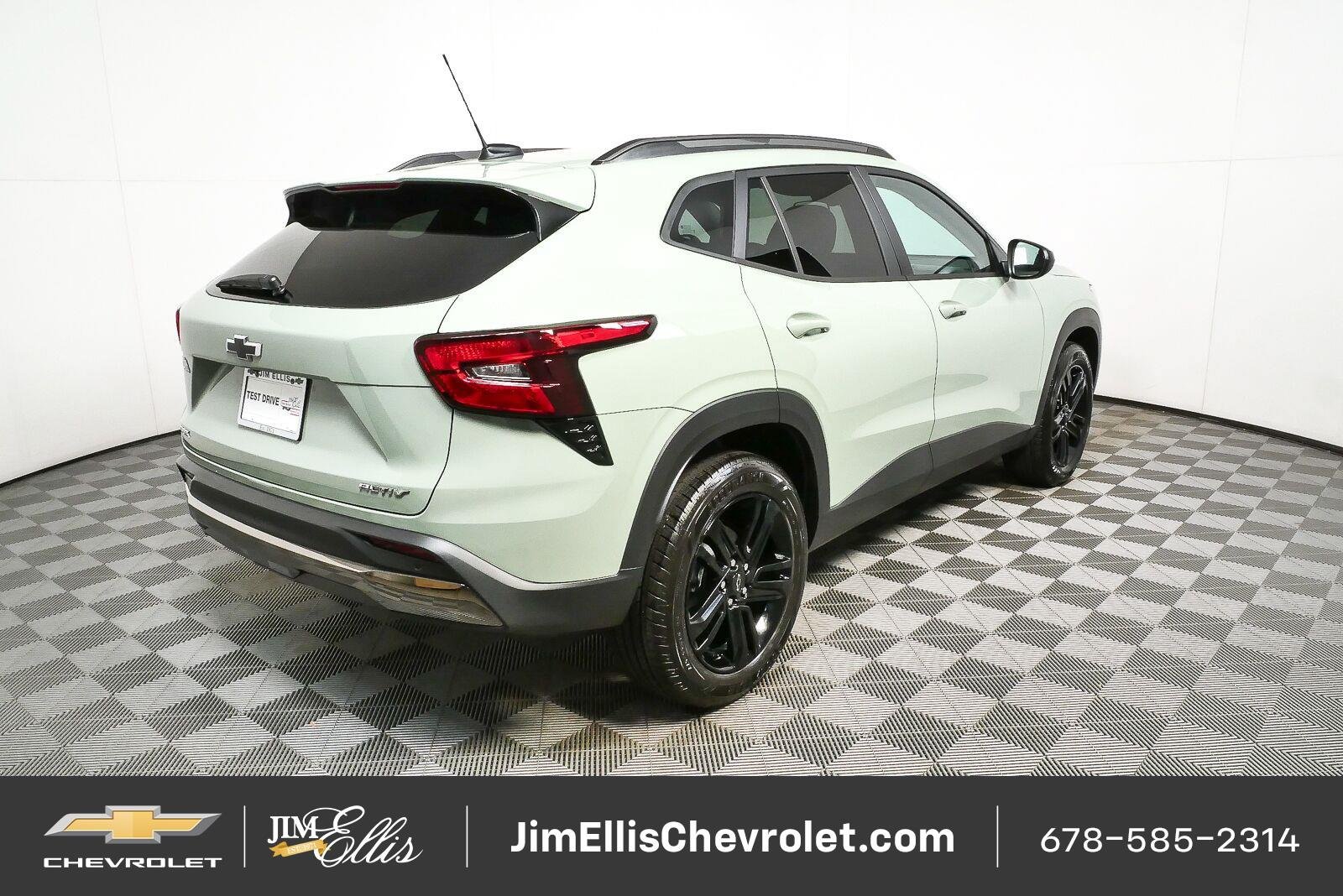 New 2026 Chevrolet Trax ACTIV w/ Sunroof Package FWD image 3