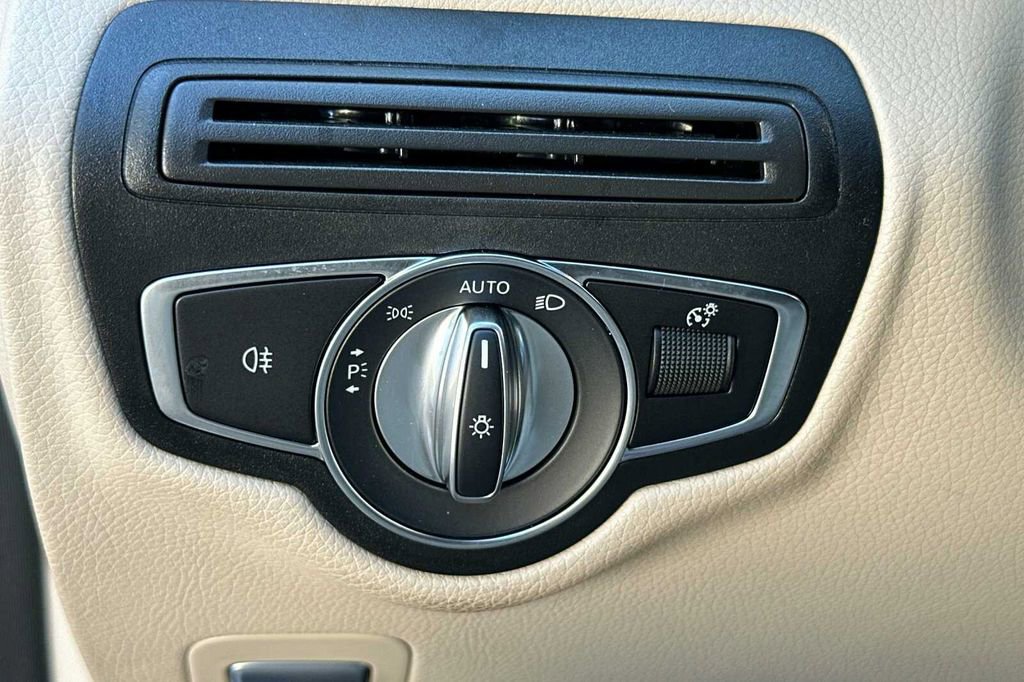 Certified 2022 Mercedes-Benz GLC 300 image 35