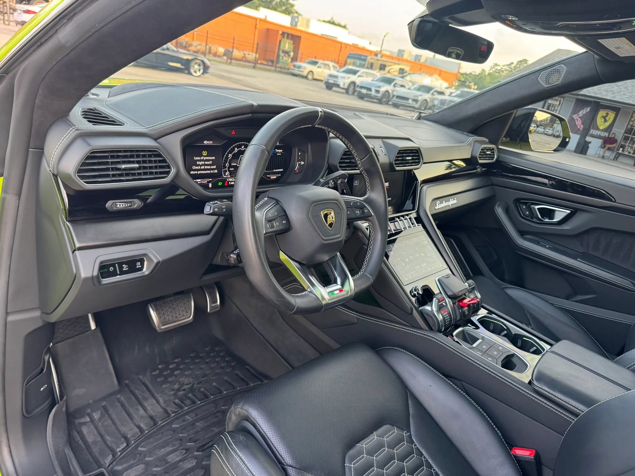 Used 2022 Lamborghini Urus AWD/4WD image 23