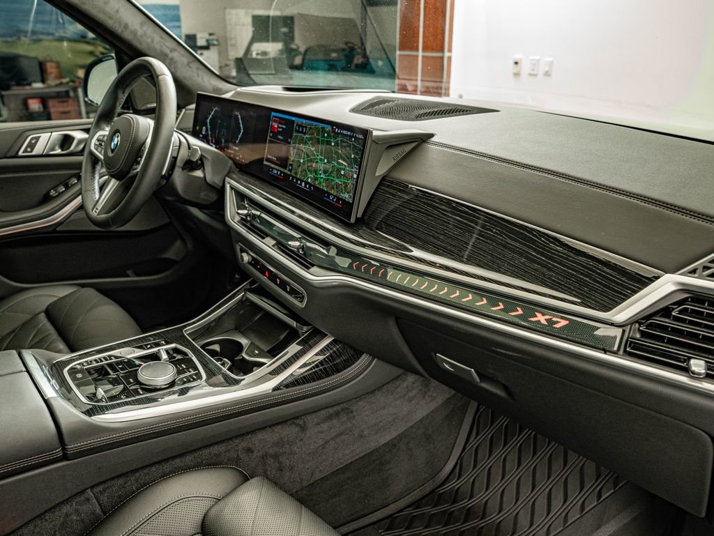 Used 2025 BMW X7 xDrive40i w/ M Sport Package AWD/4WD image 34