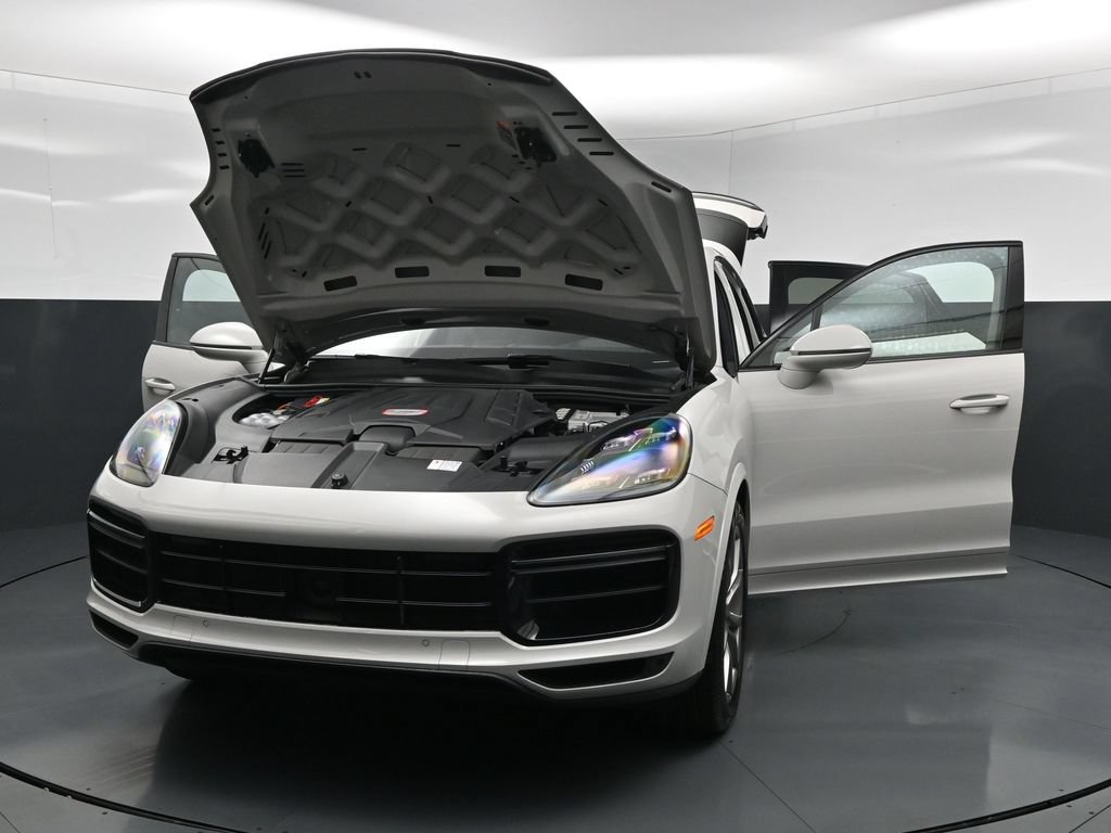 Used 2020 Porsche Cayenne Turbo AWD/4WD image 32