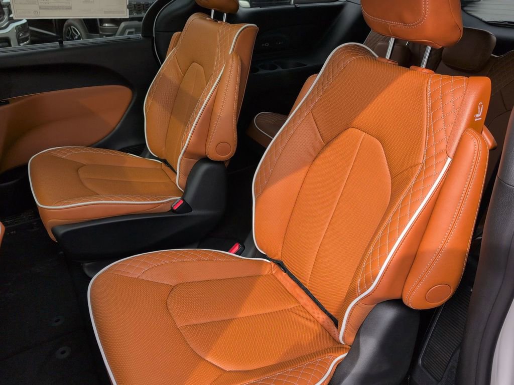 New 2026 Chrysler Pacifica Pinnacle w/ Trailer Tow Group image 24