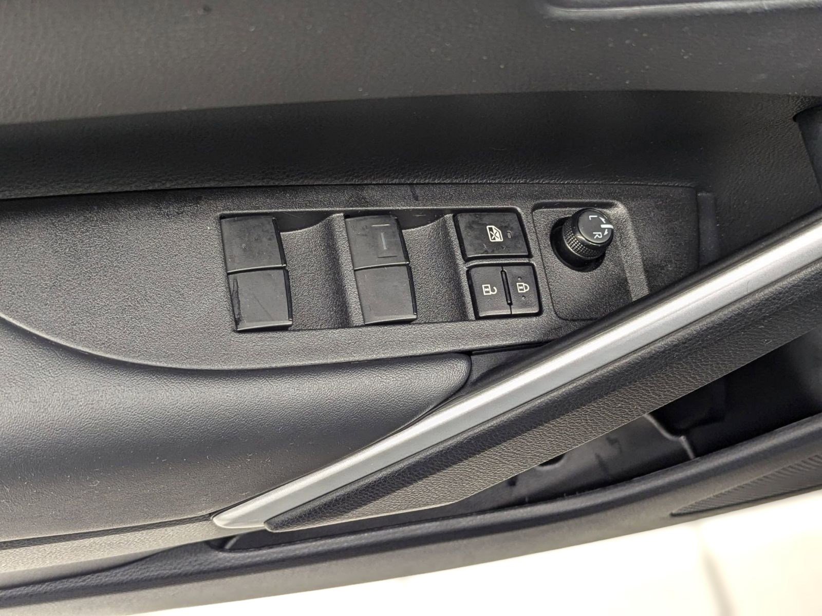 Used 2024 Toyota Corolla Cross LE image 17