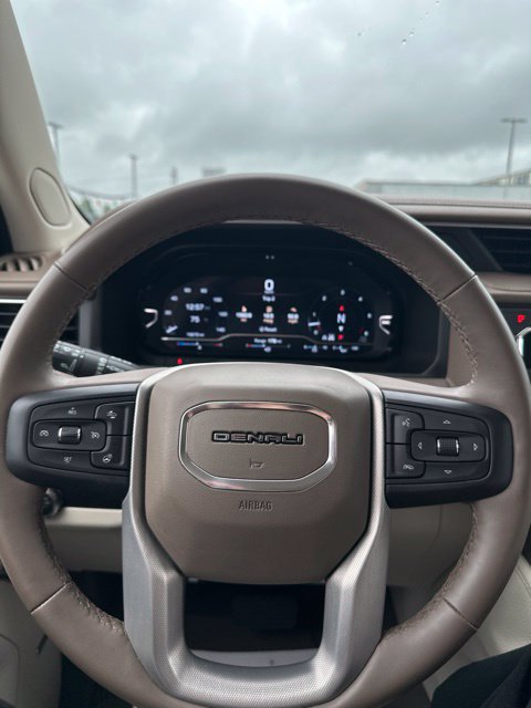 Used 2023 GMC Yukon XL Denali AWD/4WD image 13