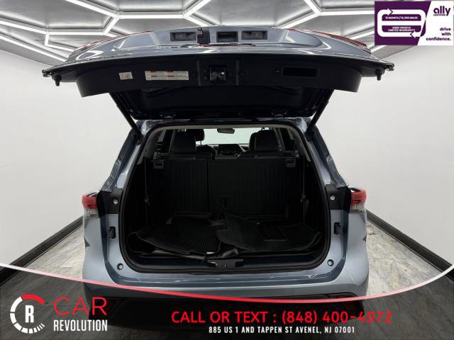 Used 2021 Toyota Highlander XLE image 6