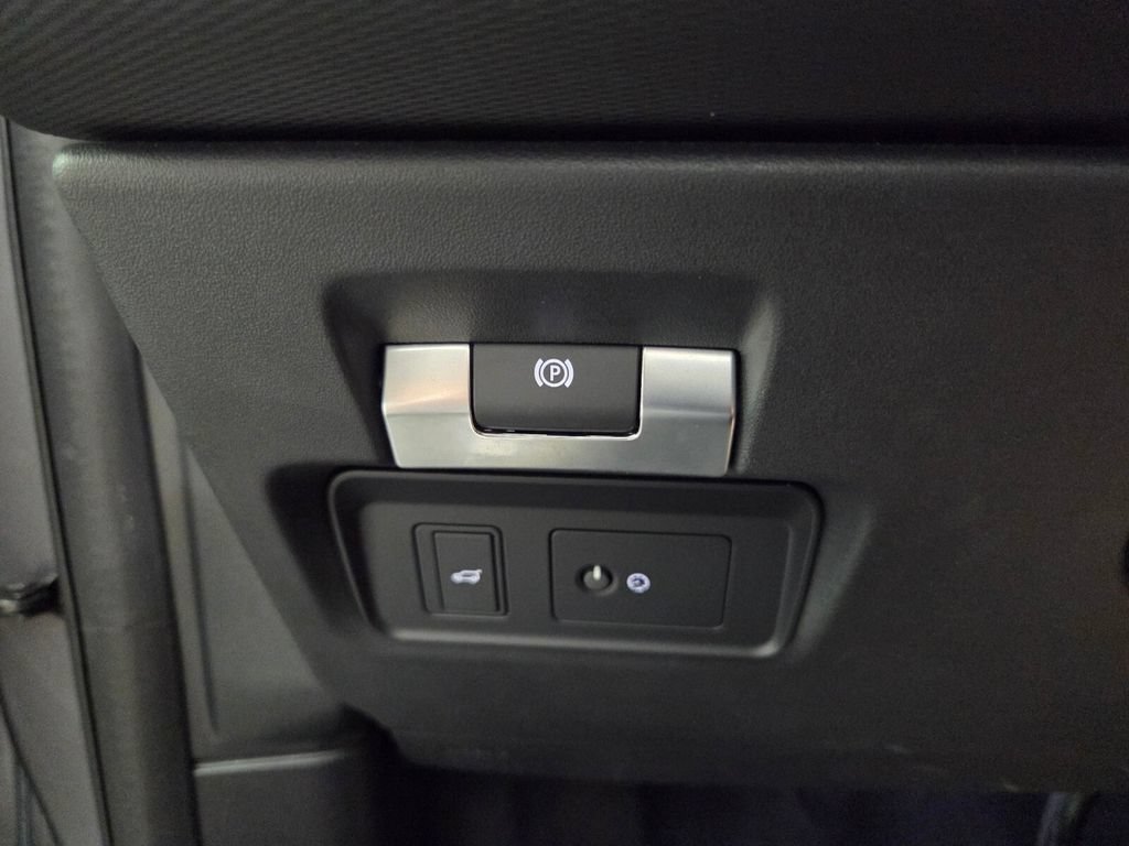 Used 2023 Land Rover Discovery Sport SE R-Dynamic AWD/4WD image 19