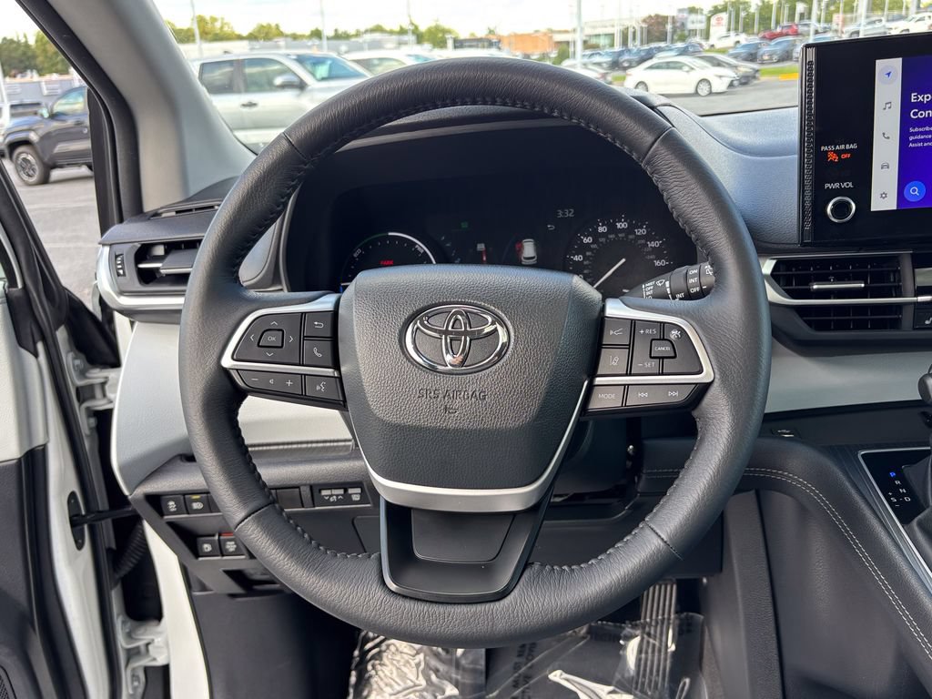 Used 2026 Toyota Sienna XLE FWD image 29